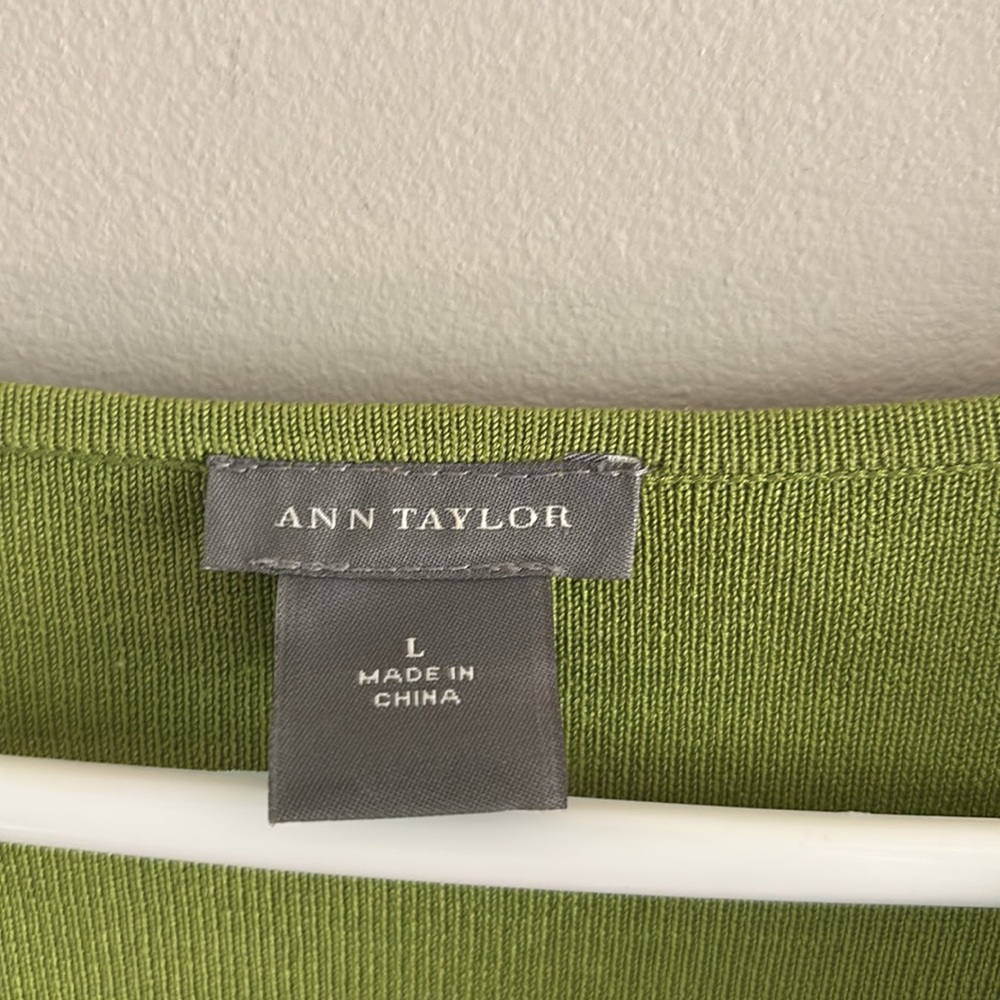 Ann Taylor • green button down crop top/cardigan - Picture 2 of 5